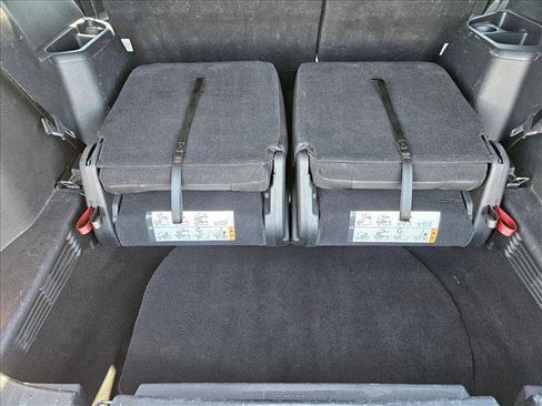 Used 2018 Ford Explorer XLT w/ Equipment Group 202A FWD image 6