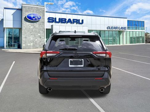 Used 2021 Toyota RAV4 XLE FWD image 5