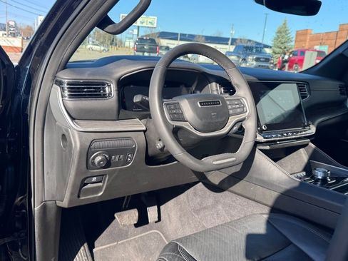 Used 2023 Jeep Wagoneer L Series II image 10