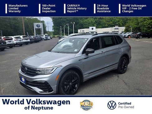 Certified 2022 Volkswagen Tiguan SE R-Line image 1