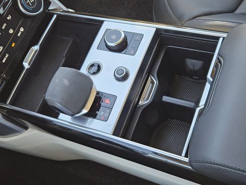 Used 2023 Land Rover Range Rover SE image 21