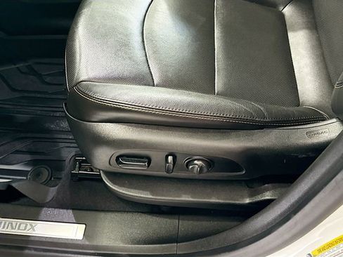 Used 2020 Chevrolet Equinox Premier w/ Premier Redline Edition FWD image 19