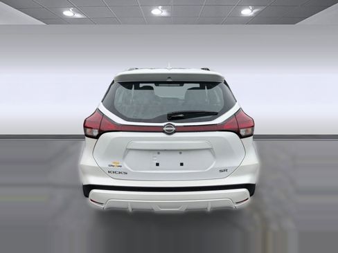 Used 2024 Nissan Kicks SR w/ SR Premium Package FWD image 8
