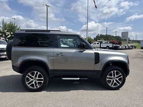 Used 2023 Land Rover Defender 90 S AWD/4WD image 9