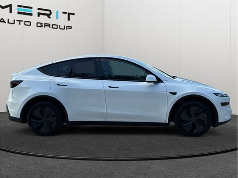 Used 2026 Tesla Model Y Long Range image 10