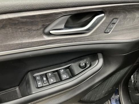 Used 2023 Jeep Grand Cherokee L Limited image 29