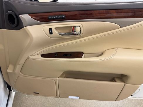 Used 2013 Lexus LS 460 AWD w/ Comfort Pkg image 35