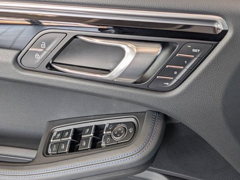 Used 2023 Porsche Macan Turbo image 13