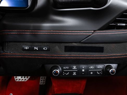 Certified 2021 Ferrari F8 Tributo RWD image 40