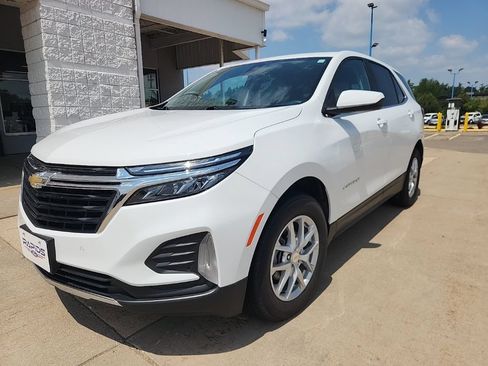 Used 2023 Chevrolet Equinox LT w/ Driver Convenience Package AWD/4WD image 4