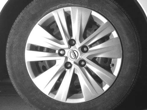 Used 2025 Nissan Sentra S image 10