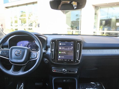 Certified 2025 Volvo XC40 B5 Core w/ Protection Package Premier image 14