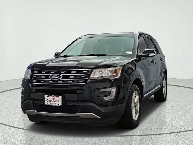 Used 2017 Ford Explorer XLT w/ Equipment Group 201A AWD/4WD image 2