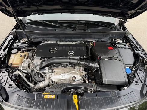Used 2021 Mercedes-Benz GLB 250 4MATIC image 37
