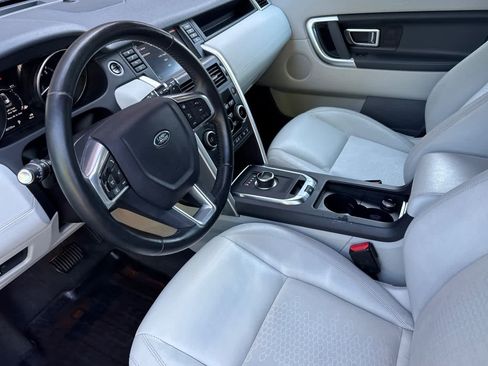 Used 2017 Land Rover Discovery Sport SE image 11