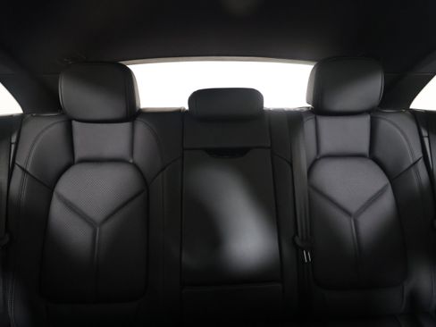 Used 2025 Porsche Macan image 16