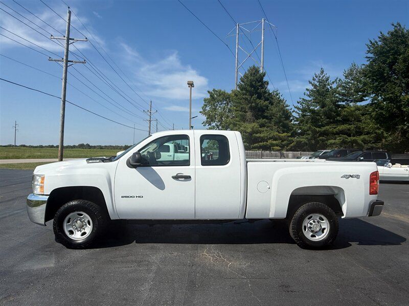 Used 2010 Chevrolet Silverado 2500 W/T AWD/4WD image 3