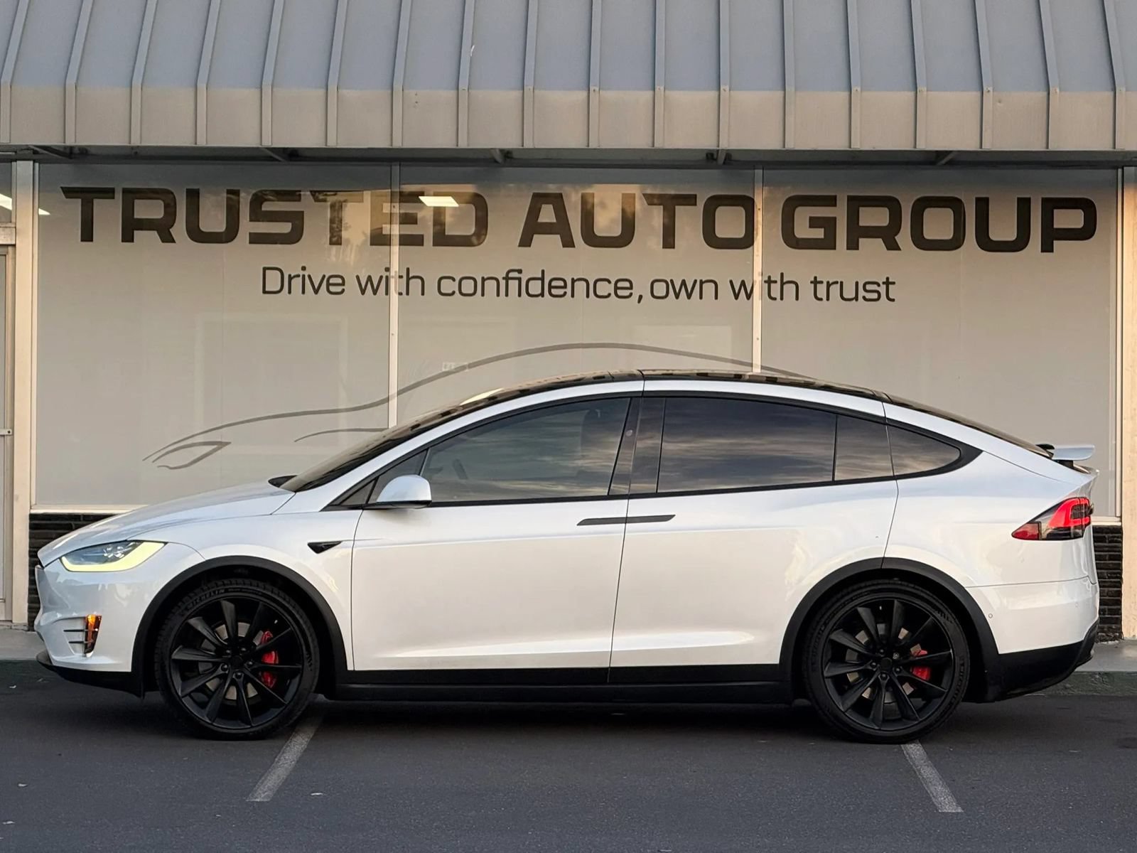 Used 2019 Tesla Model X 75D AWD/4WD image 3