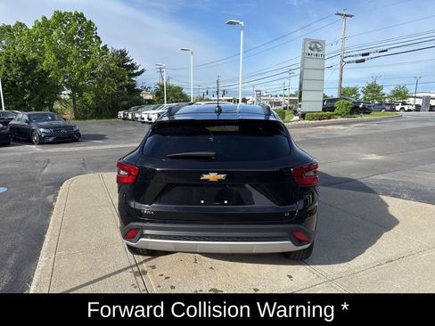 Used 2025 Chevrolet Trax LT w/ LT Convenience Package FWD image 7