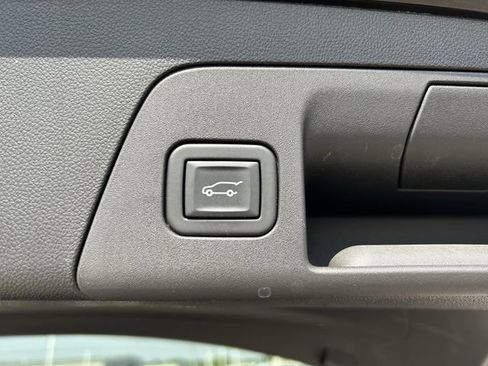 Used 2023 Buick Envision Avenir AWD/4WD image 29