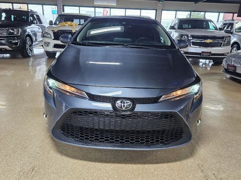 Used 2021 Toyota Corolla LE FWD image 2