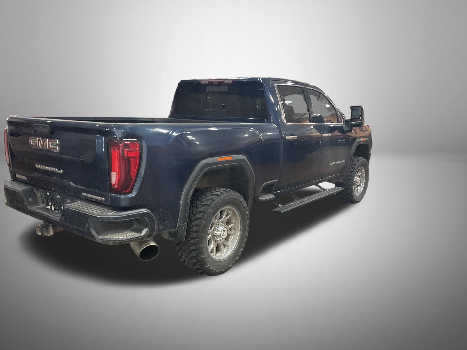 Used 2021 GMC Sierra 2500 Denali w/ Denali Ultimate Package AWD/4WD image 3