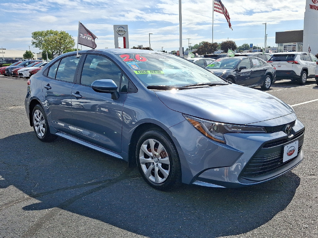 Used 2026 Toyota Corolla LE FWD image 3