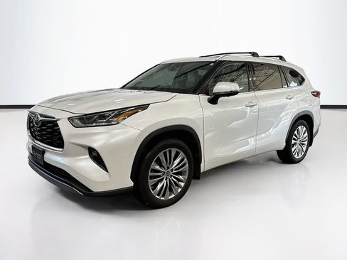 Used 2023 Toyota Highlander Platinum AWD/4WD image 1