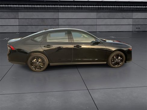 Used 2025 Honda Accord SE image 9