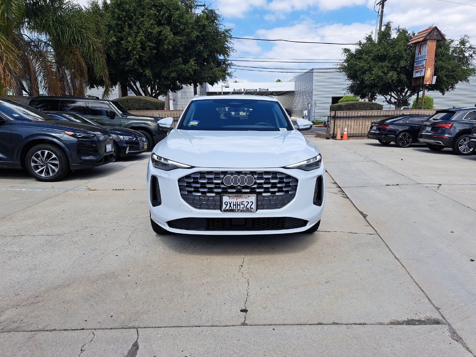 Used 2025 Audi Q5 Premium Plus w/ Premium Plus AWD/4WD image 2