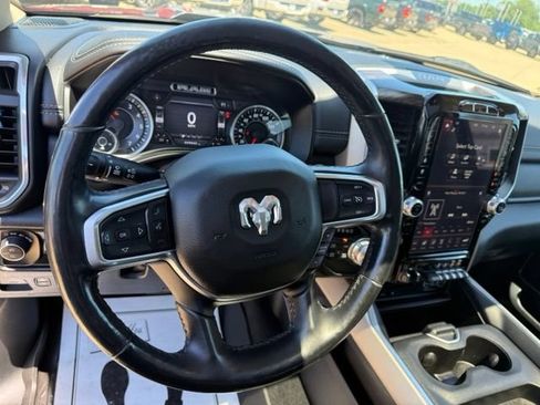 Used 2019 RAM 1500 Laramie AWD/4WD image 10