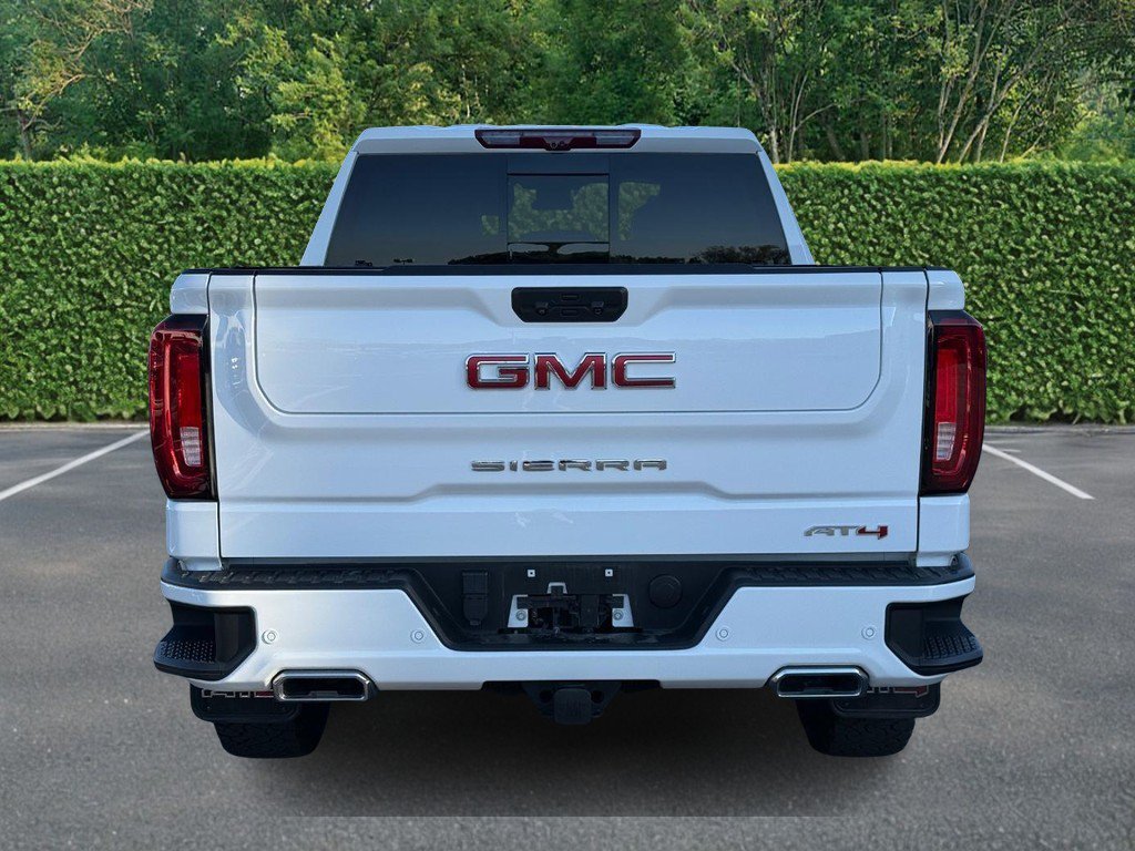 Used 2023 GMC Sierra 1500 AT4 w/ Technology Package AWD/4WD image 5
