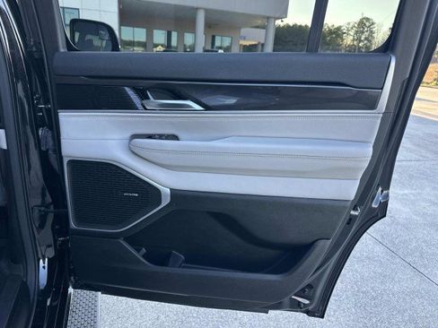 Used 2023 Jeep Wagoneer 4WD image 16