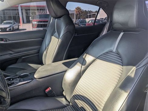 Used 2022 Toyota Camry SE image 14