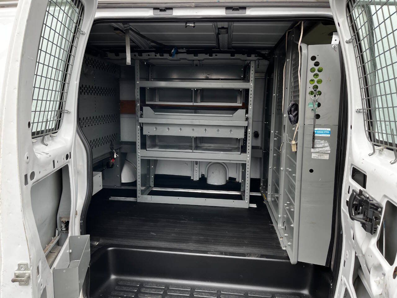 Used 2017 Chevrolet Express 2500 RWD image 16