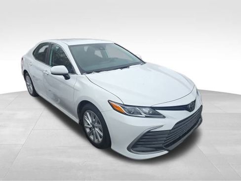 Used 2024 Toyota Camry LE image 5