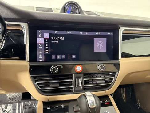 Certified 2026 Porsche Macan AWD/4WD image 28
