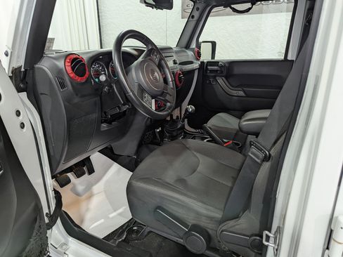 Used 2015 Jeep Wrangler Unlimited Sport image 13