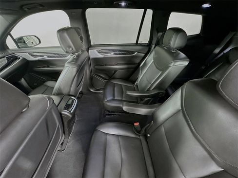 Used 2025 Cadillac XT6 Premium Luxury image 24