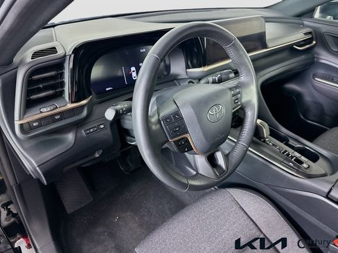 Used 2023 Toyota Crown AWD/4WD image 9