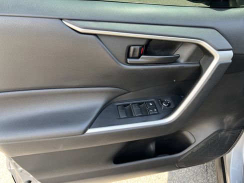 Certified 2020 Toyota RAV4 LE FWD image 20