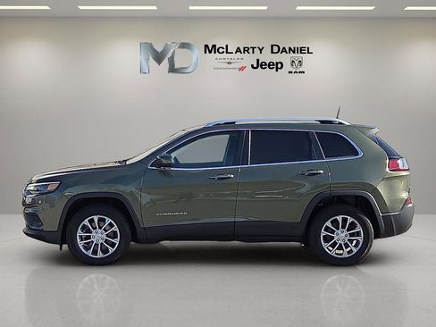 Used 2019 Jeep Cherokee Latitude Plus w/ Comfort/Convenience Group image 3