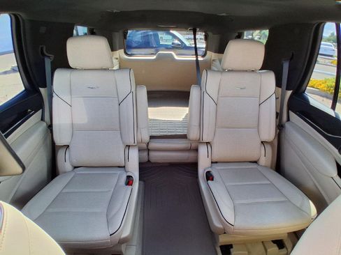 Used 2023 Cadillac Escalade Premium Luxury AWD/4WD image 39