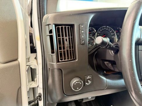 Used 2020 GMC Savana 2500 image 10