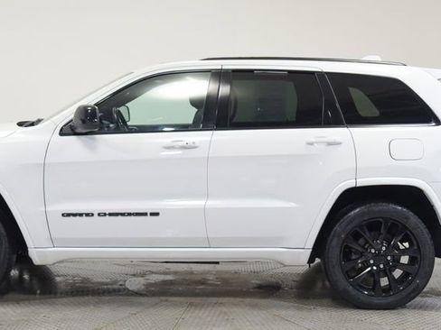 Used 2022 Jeep Grand Cherokee Laredo X AWD/4WD image 11