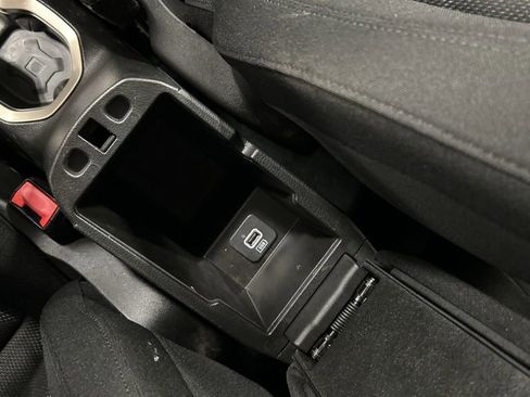 Used 2016 Jeep Renegade Latitude w/ Popular Equipment Group image 22