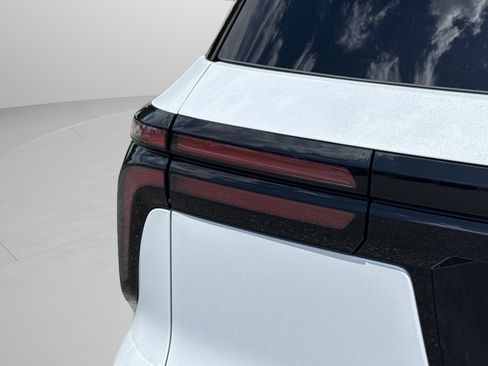 New 2026 Chevrolet Traverse LT w/ Enhanced Driving Package FWD image 37