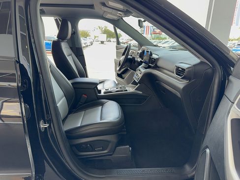 Used 2023 Ford Explorer XLT w/ Equipment Group 202A AWD/4WD image 14