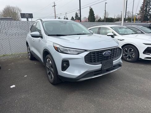 Used 2025 Ford Escape Platinum image 2
