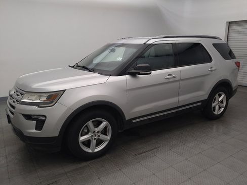 Used 2019 Ford Explorer XLT w/ Equipment Group 202A image 2